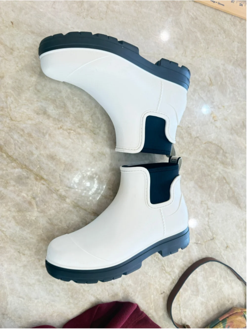 Women's UGG White & Black Winter & Rain Boots Size 9, rubber anti slip bottoms